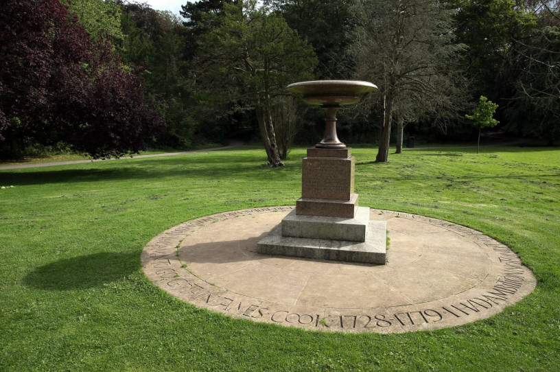 Stewart's Park Captain Cook monument